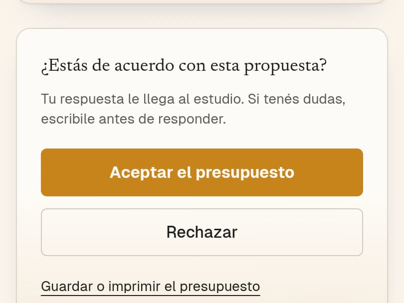 Página del presupuesto que recibe el cliente en el celular, con los botones para aceptarlo o rechazarlo.