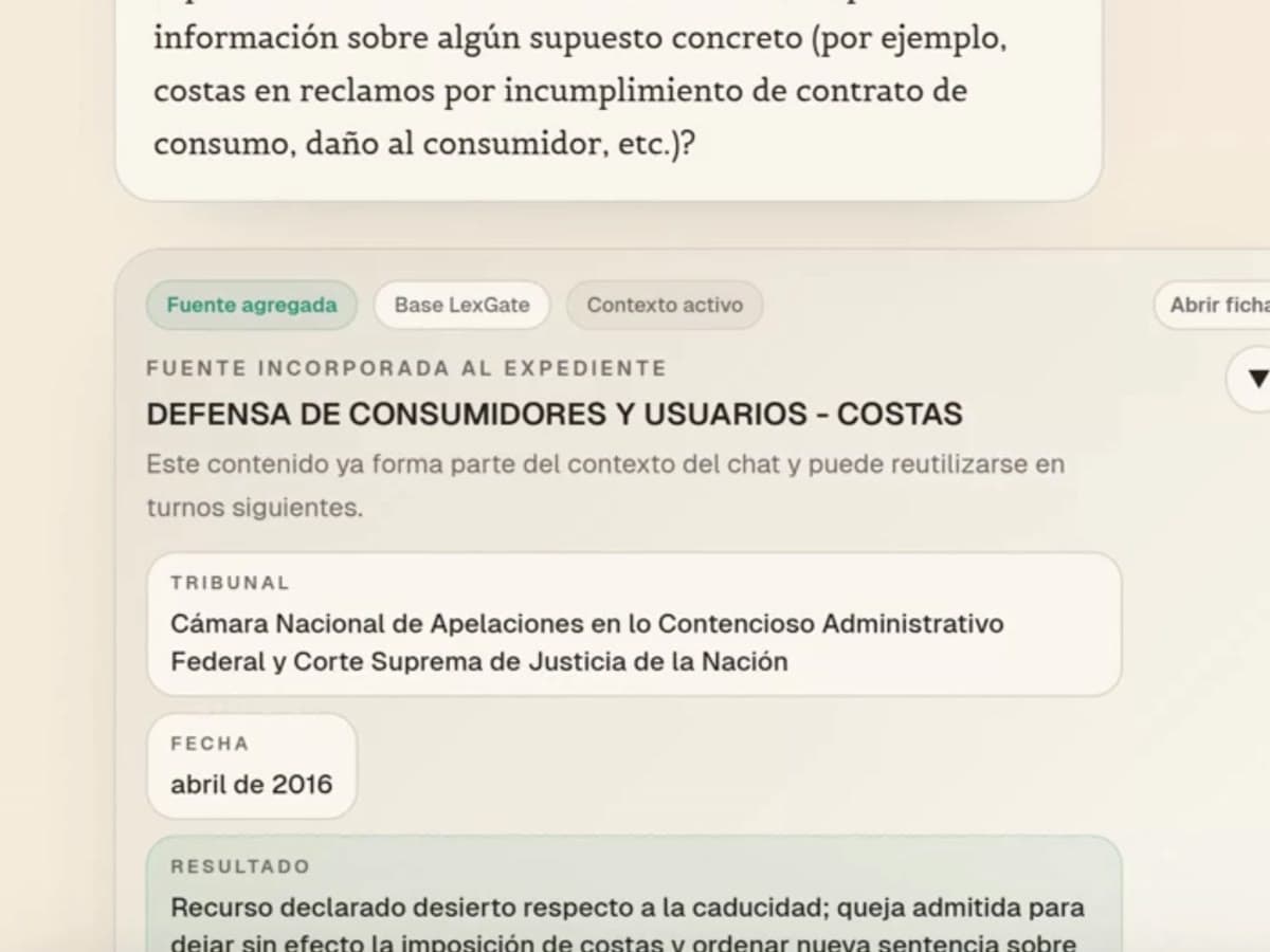 Laurel incorpora al chat una fuente de jurisprudencia sobre costas en defensa del consumidor, con el tribunal (Cámara Nacional de Apelaciones en lo Contencioso Administrativo Federal y Corte Suprema), la fecha y el resultado del fallo.
